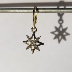 Gold star huggie earrings 🌟💫